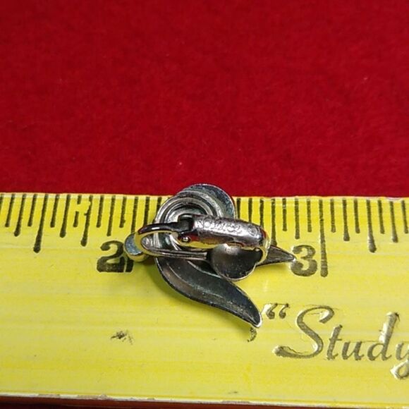 Silver Tone Metal Alice Clip Earrings Cottagecore Grandmacore Granny Chic - Picture 5 of 6